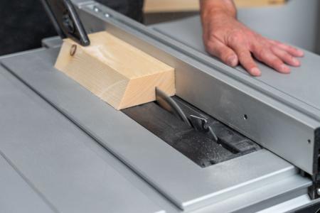Mobilní stolní kotoučová pila Holzmann TK255 230 V