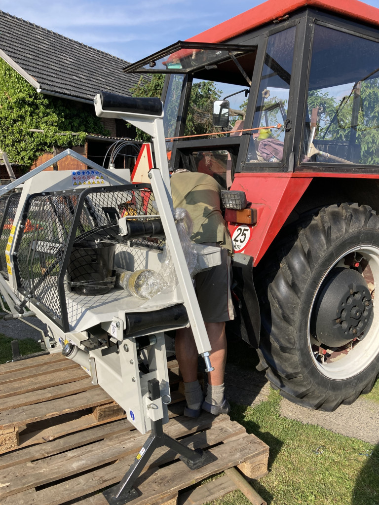 Štípací poloautomat Lumag SSA-400Z PTO hřídel